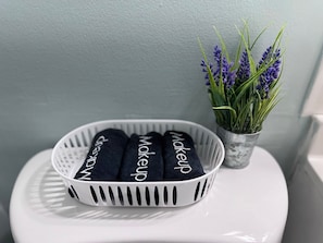 Deluxe House, 2 Bedrooms, Private Pool, Beachside | Bathroom | Bathtub, hair dryer, towels, soap - Penguins on the Beach 2BR Beach & Pool  (Cocoa Beach)