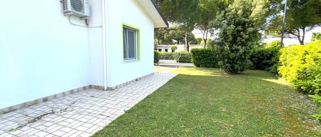 Villa, 3 Bedrooms, Patio, Garden View | Property grounds