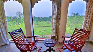 Luxury Suite, Garden View | Interior