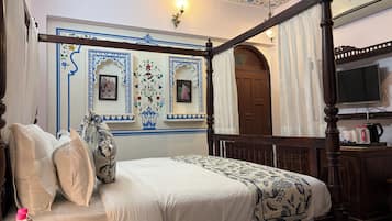 Suíte superluxo, vista para o jardim | Cofres nos quartos, escrivaninha, espaço de trabalho para notebook