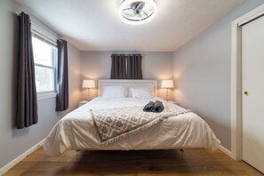 5 عدّة غرف نوم ومكتب ومكواة/لوح كي وسرير سفر