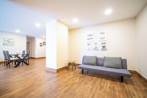 Interior - Spacious 4-bedroom apartment in fabulous Tambon Patong with AC (Tambon Patong)