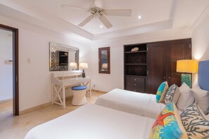 Een strijkplank/strijkijzer, wifi, beddengoed