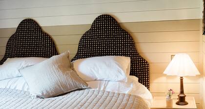 Large Family Cabin with Wood-Fired Hot Tub & Views