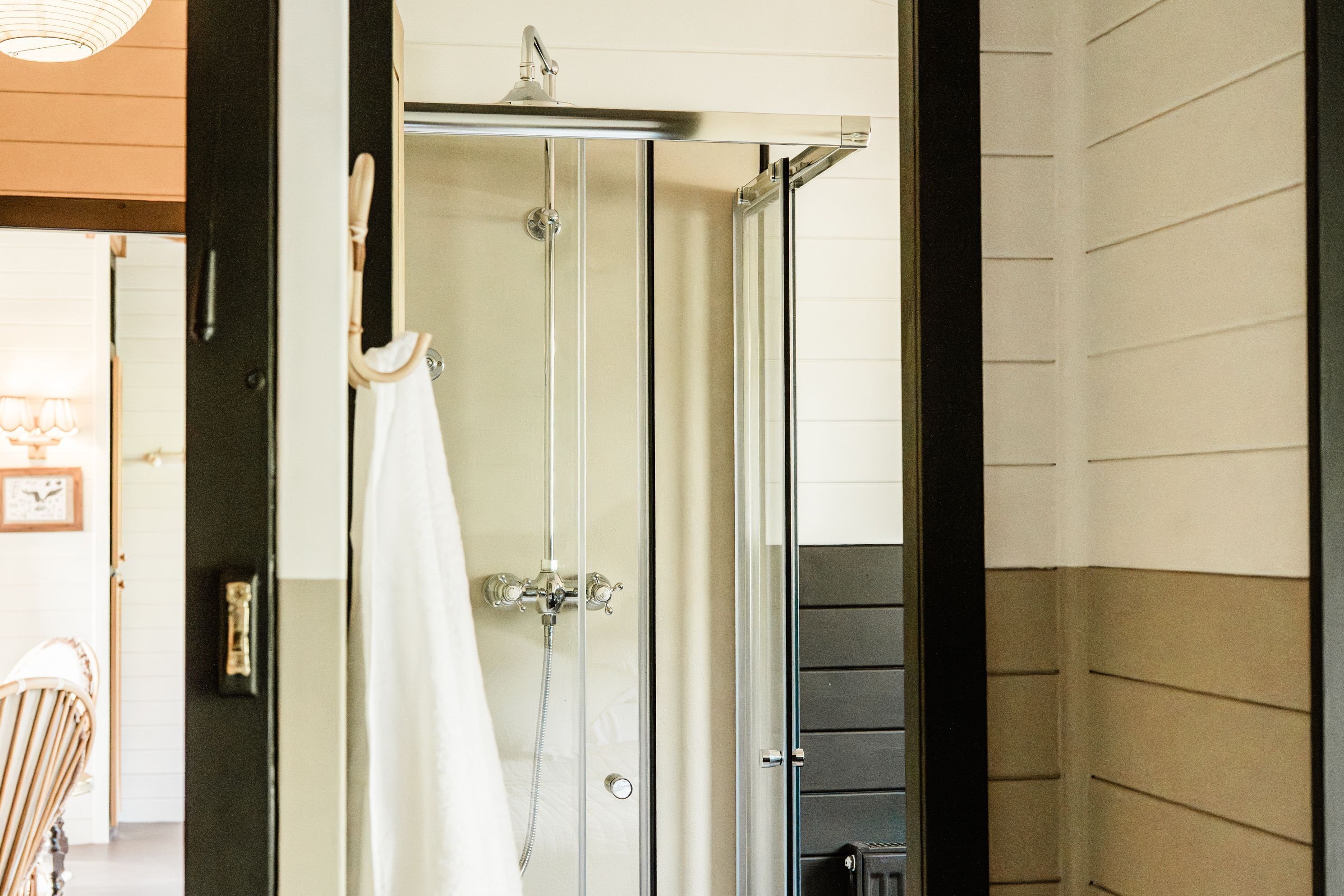 Shower, towels