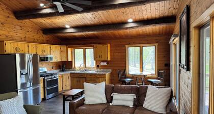 Charming 2-bedroom lake cabin in lovely Pequot Lakes