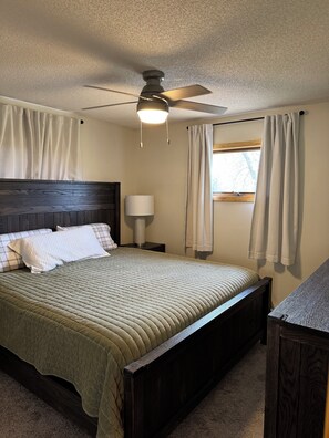 2 bedrooms, iron/ironing board, free WiFi, bed sheets
