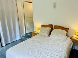 2 bedrooms, iron/ironing board, WiFi, bed sheets - Apartment in Maubuisson with terrace, 5 min walk from the lake and close to the ocean (Maubuisson)