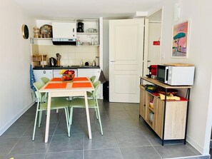 Dining - Apartment in Maubuisson with terrace, 5 min walk from the lake and close to the ocean (Maubuisson)