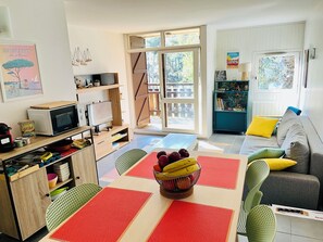 Interior - Apartment in Maubuisson with terrace, 5 min walk from the lake and close to the ocean (Maubuisson)