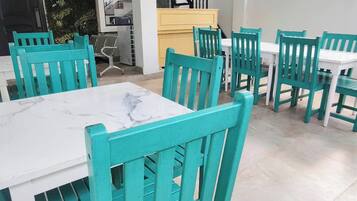 Tempat makan outdoor