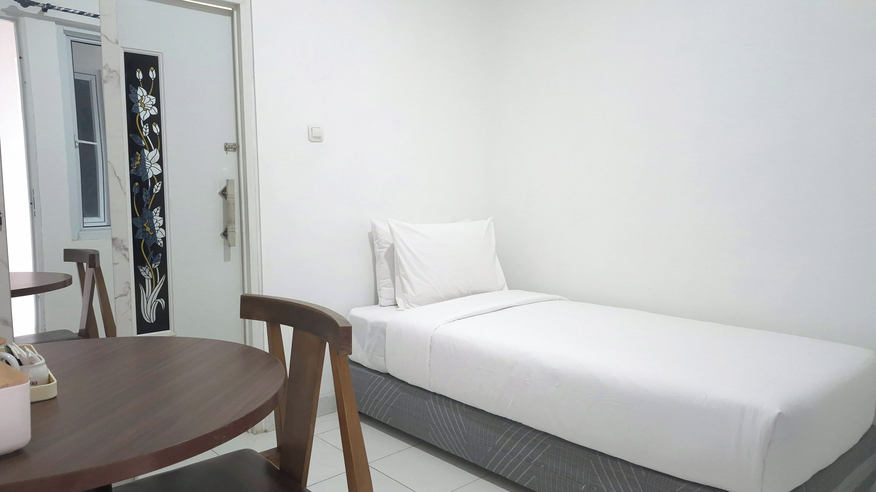 Memory foam beds, desk, laptop workspace, blackout drapes