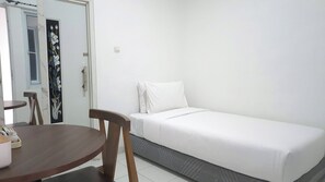 Standard Single Room | Memory-foam beds, desk, laptop workspace, blackout curtains - NN House Smart stay-For Female Only (Jakarta)