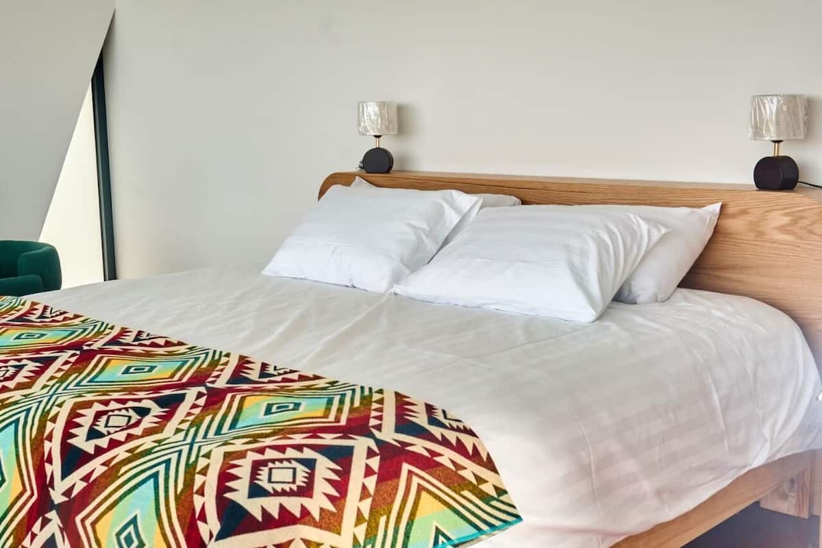 Honeymoon Suite, Mountain View | Free WiFi