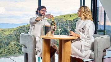 Honeymoon Suite, Mountain View | Dining