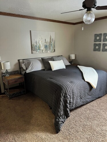 808 on 4th - Charming Family Home in the Heart of Town