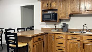 Microondas, horno, placa de cocina, lavavajillas