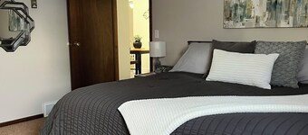 808 on 4th - Charming Family Home in the Heart of Town