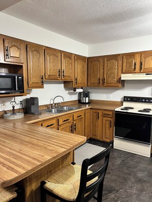 Mikroaaltouuni, uuni, liesi, astianpesukone