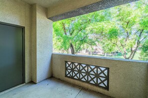 Apartment | Terrace/patio - San Portella 2007 (Tempe)