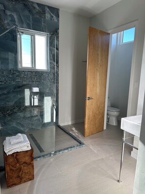 Hair dryer, towels, soap, toilet paper - Luxury 3B Ocean View Villa/Pvt Pool, Walk to Beach (Long Bay Hills)