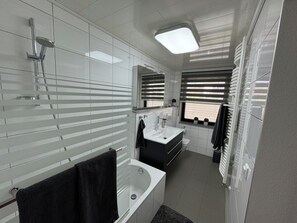 Hair dryer, towels, soap, toilet paper - Wonderful vacation apartment 1 in the heart of the Spessart (Schollbrunn)