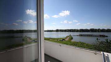 Chambre Double Confort, balcon, vue fleuve | Vue depuis le balcon