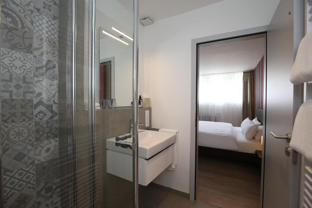 ห้องคอมฟอร์ทดับเบิล, ปลอดบุหรี่, ห้องน้ำส่วนตัว | ห้องน้ำ | ฝักบัว, ของใช้ในห้องน้ำฟรี, ไดร์เป่าผม (มีให้บริการตามคำขอ), ผ้าเช็ดตัว