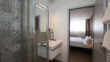 Comfort Double Room, Non Smoking, Private Bathroom | Bathroom | Shower, free toiletries, hair dryer, towels