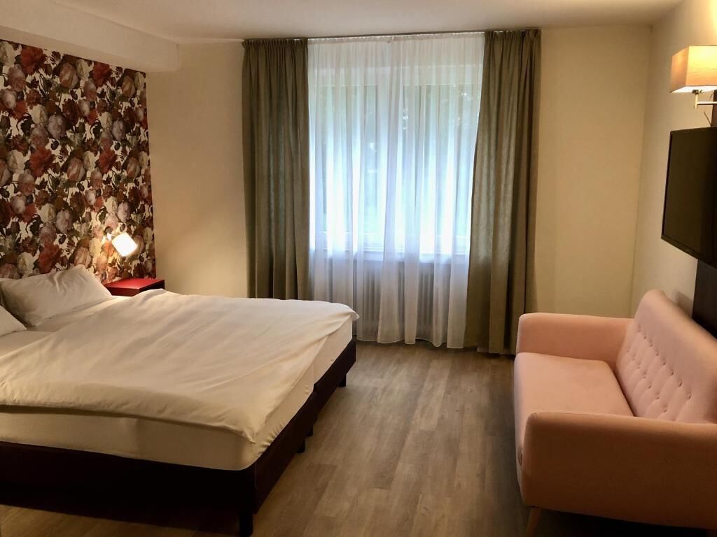 ห้องคลาสสิกสำหรับสี่ท่าน, วิวแม่น้ำ | โต๊ะทำงาน, Wi-Fi ฟรี