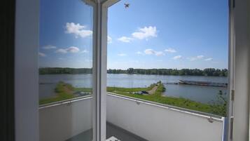 Comfort-Doppelzimmer, Balkon, Flussblick | Innenbereich