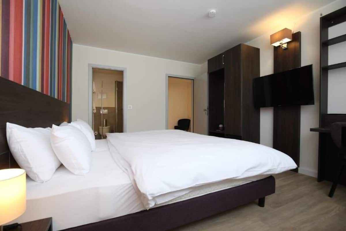 Comfort dubbelrum - icke-rökare - privat badrum | Skrivbord och gratis wi-fi