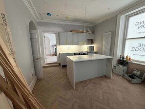 Fridge, microwave, oven, dishwasher - The Bridge - Apartment One (York)