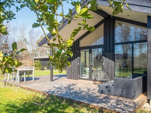House | Pemandangan dari hartanah