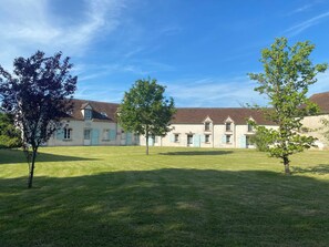 Exterior - "Les Faisans" country gîte (Châtres-sur-Cher)
