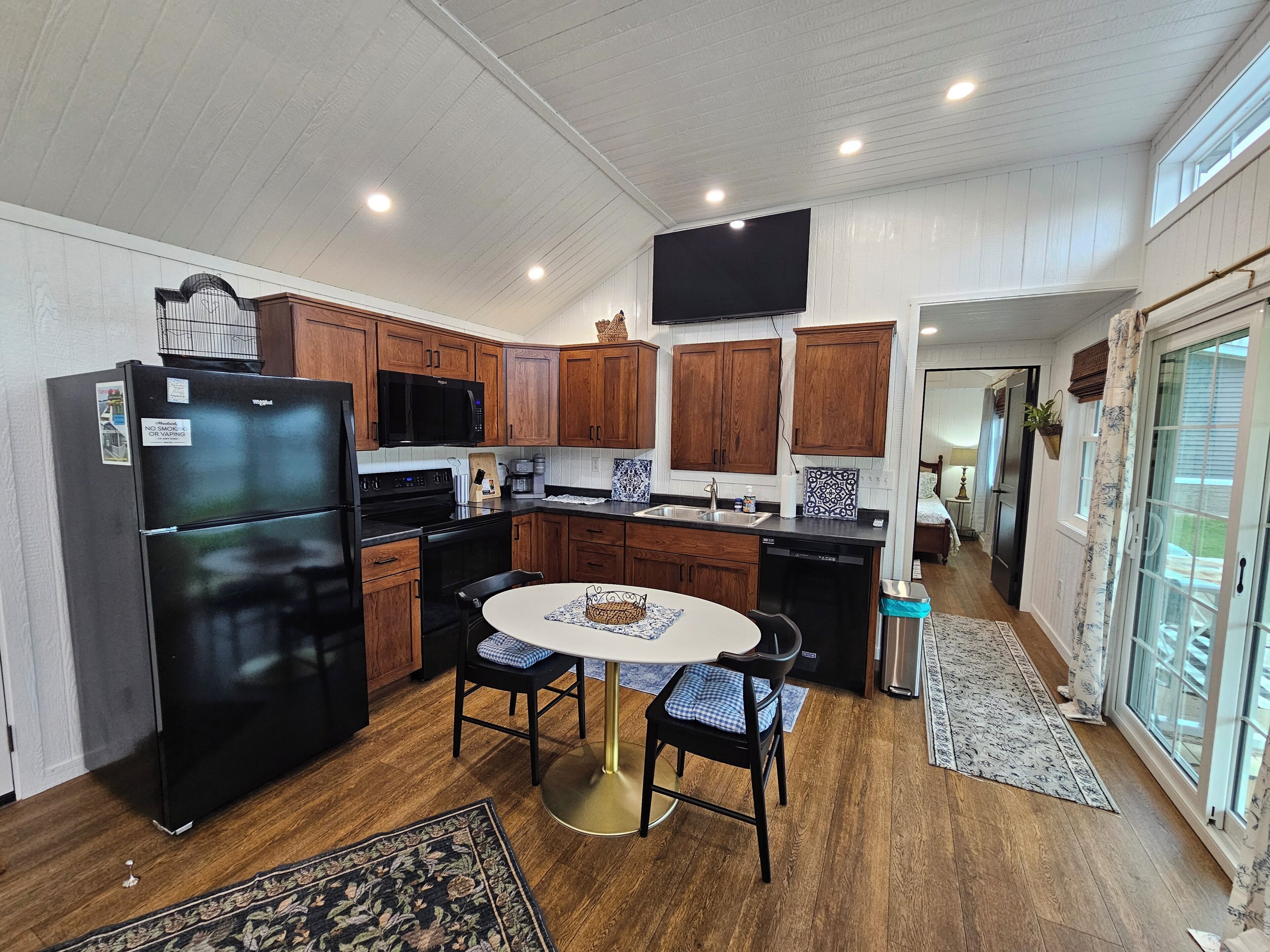 Four à micro-ondes, un four, surface de cuisson, lave-vaisselle