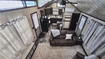 Télévision, cheminée