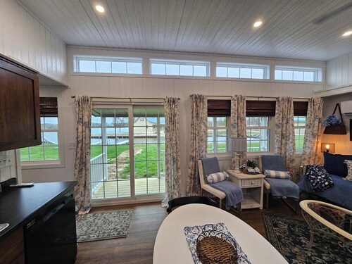 Cozy, New 1-bedroom house on Lake Mattoon with dock, porch and stunning view.