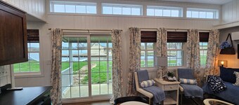 Cozy, New 1-bedroom house on Lake Mattoon with dock, porch and stunning view.