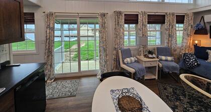 Cozy, New 1-bedroom house on Lake Mattoon with dock, porch and stunning view.