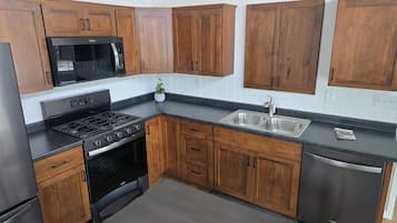 Microondas, horno, placa de cocina, lavavajillas