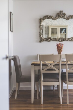 Dining - Notting Hill Gem | 2BR + King Beds + Balcony (London)