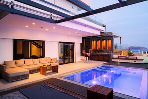 Pool - Lovely 3-bedroom villa at the Athens Riviera nearby Athens and beaches! (Annavyssos)