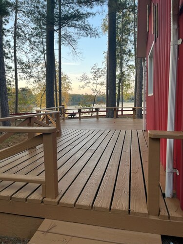 Beautiful one acre 3 bedroom Private boat and snowmobile launch