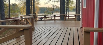 Beautiful one acre 3 bedroom Private boat and snowmobile launch