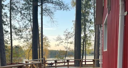 Beautiful one acre 3 bedroom Private boat and snowmobile launch