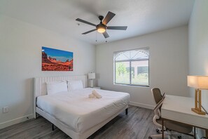 1BR+1BA, All the Comforts | Pool | Gym | Iron/ironing board, free WiFi - San Portella 2019 (Tempe)