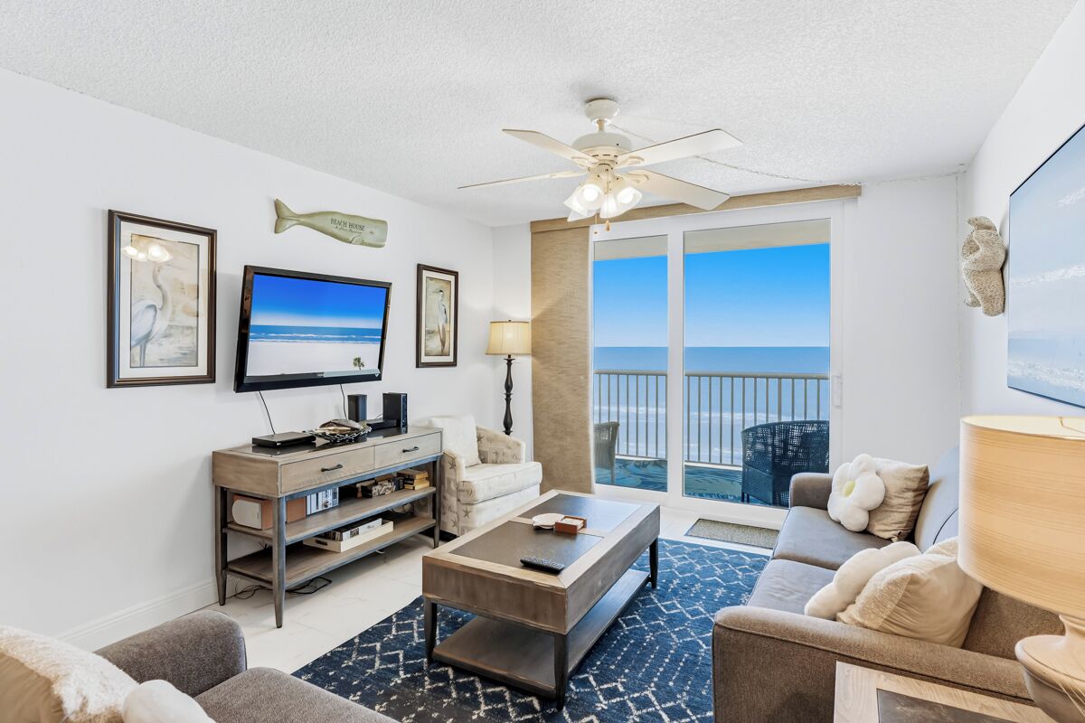 Fernseher, Tischfußball, Tischtennisplatte