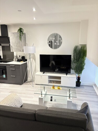Modern 1-Bed City Centre Apartment | Sleeps 2–3