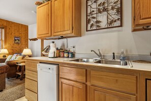 Interior - Spacious Mountain Retreat • Fireplace • Near RMNP (Estes Park)